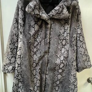 Badgley Mischka Gray Snake Print Teddy Jacket